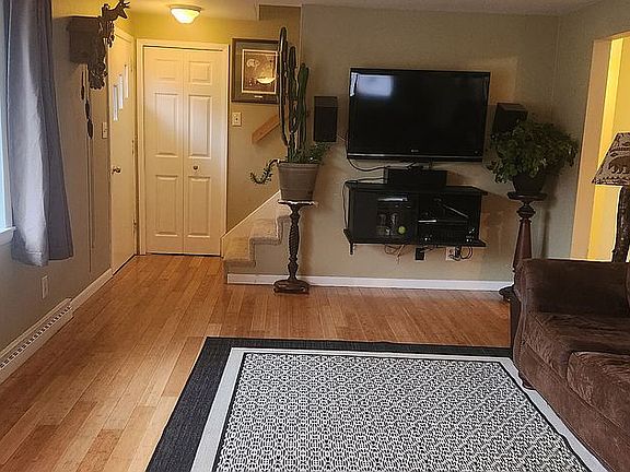 4th image of 1260 Loch Dr