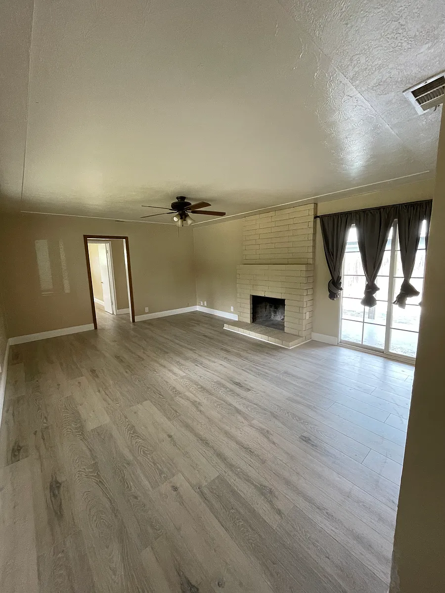 Building Photo - 3940 N Maroa Ave