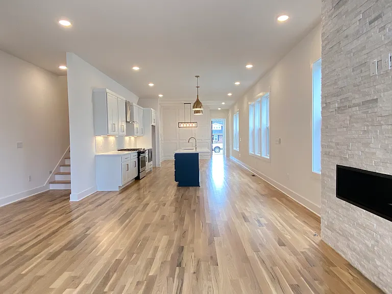 902B Knox Ave — Photo 10