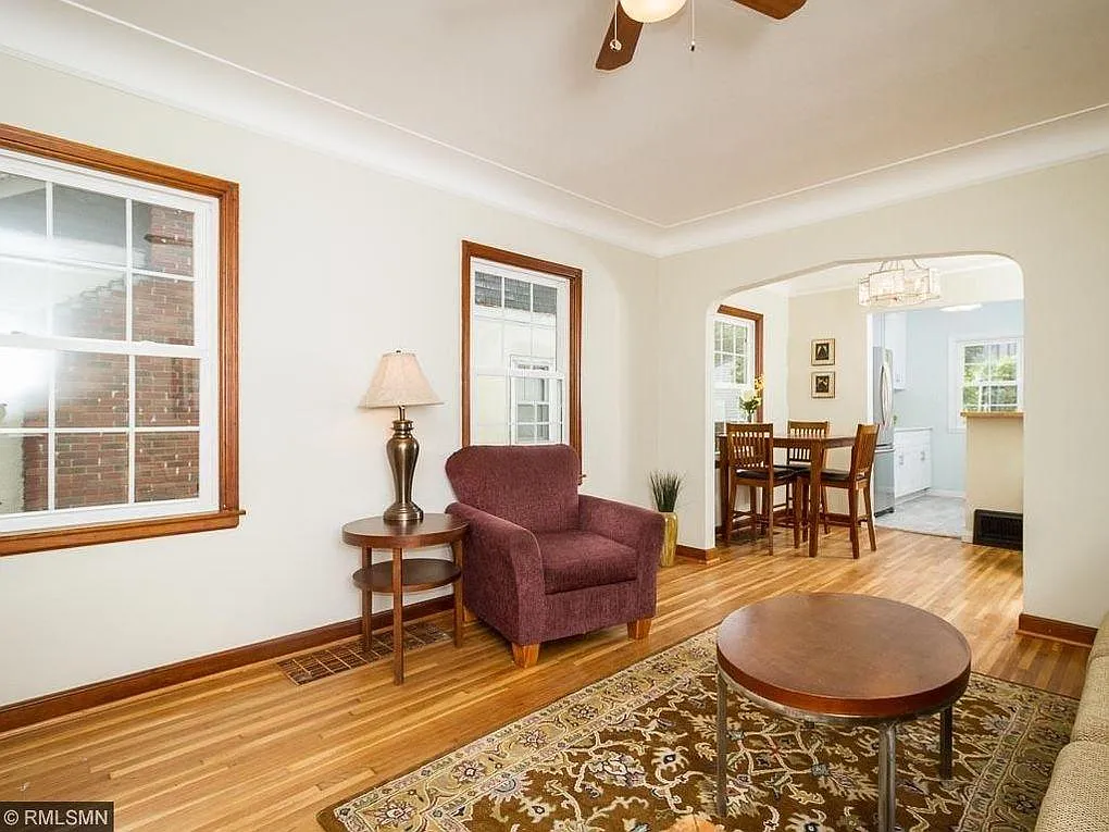1520 Carroll Ave — Photo 2