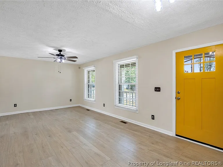 1931 Daphne Cir — Photo 4