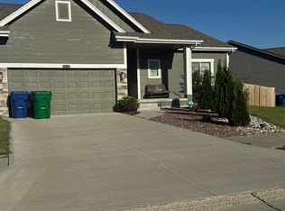 7704 N 82nd St, Omaha, NE 68122