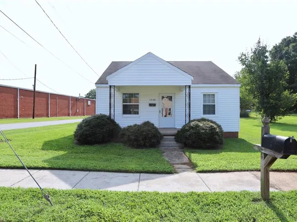 1320 Whitsett St, Burlington, NC 27215