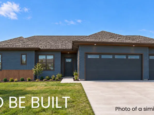 7027 Black Oak Dr, Bettendorf, IA 52722