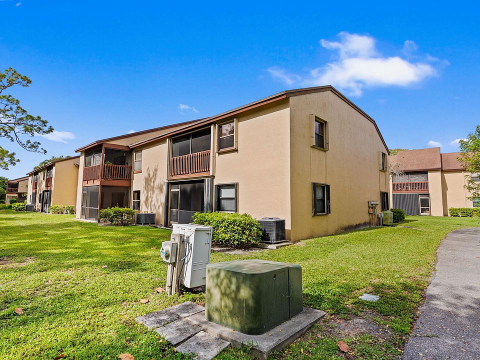 1st image of 402 Lakeview Drive E