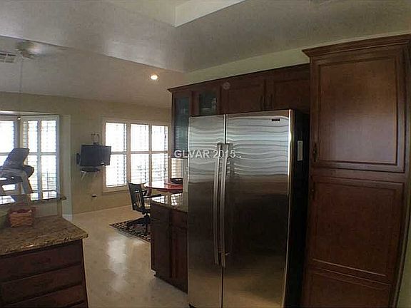 3rd image of 2601 Highvale Dr