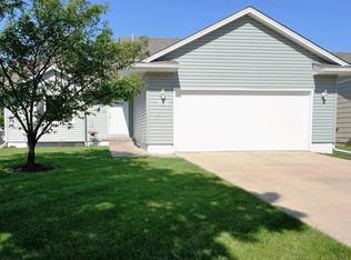 2920 Shadow Creek Ln, Des Moines, IA 50320