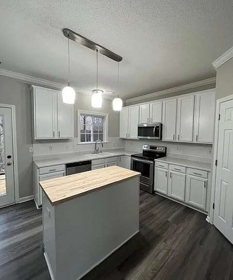 2839 Gross Ave — Photo 33