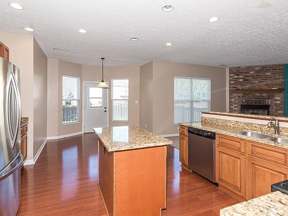 5th image of 210 Winslow Dr