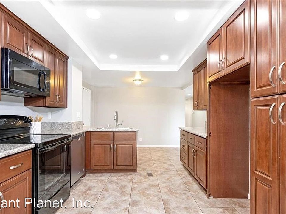 1st image of 6672 Reservoir Ln