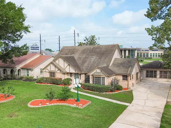 607 E Cypresswood Dr, Spring, TX 77373