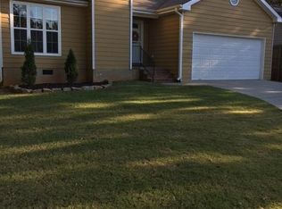 225 N Woodlawn Ave, Winder, GA 30680