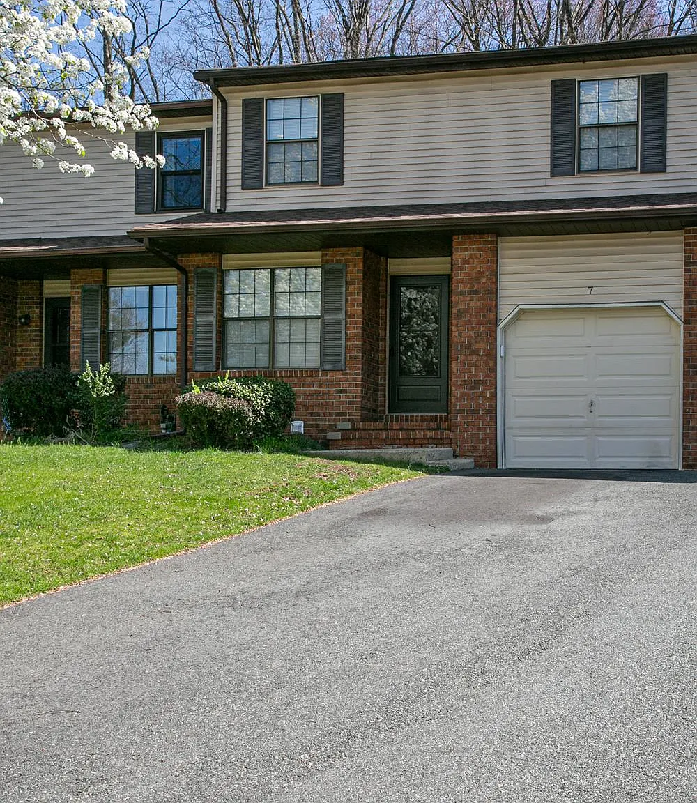 3 bed, 2.5 bath, 1447 sqft, $3,800 — Photo 4