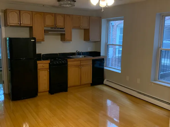 28-30 Fleet St #12A, Boston, MA 02113