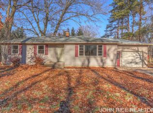 14725 James St, Holland, MI 49424