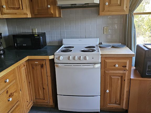 Kitchen with lots of new appliances. Completed outfitted with cooking ware!