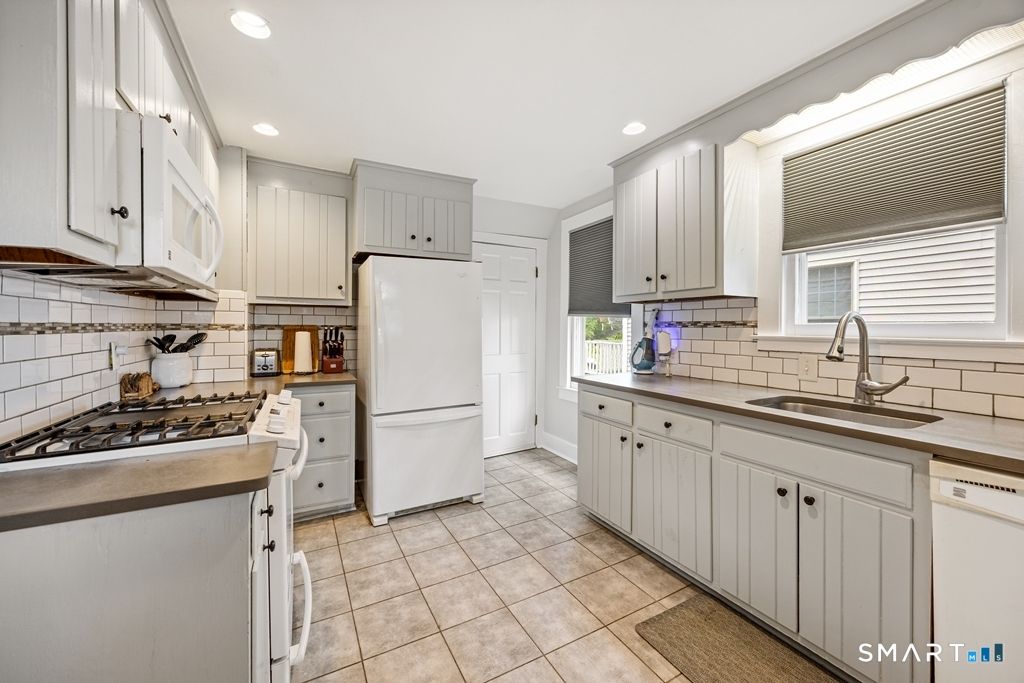 Apartment in Southington, Plantsville Historic District, Plantsville - View 2