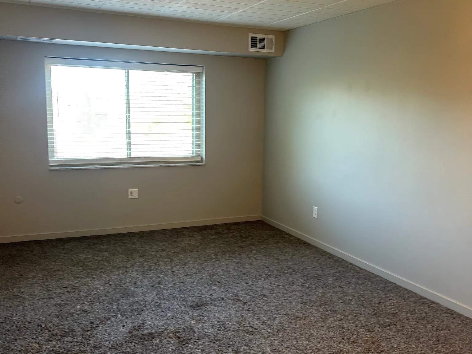 Studio, 800 sqft, $1,025 — Photo 4