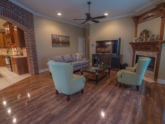 5th image of 1025 Richmond Cir