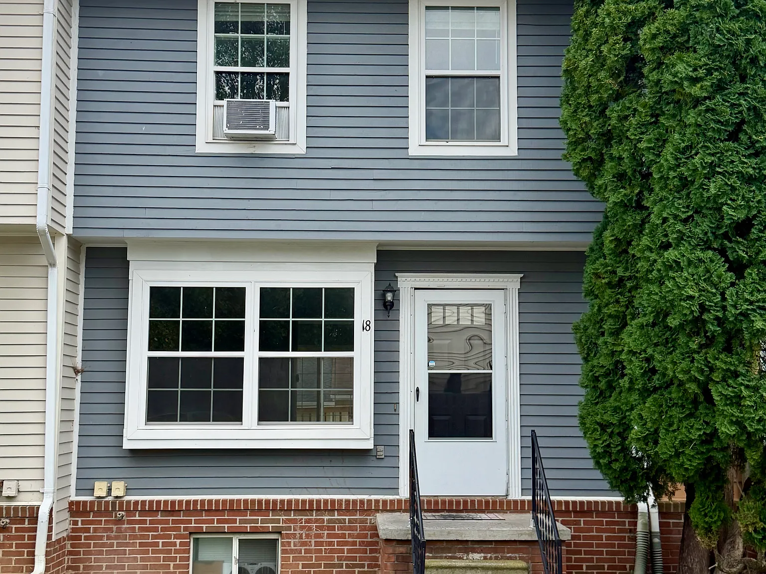 3 bed, 1400 sqft, $1,695 — Photo 1