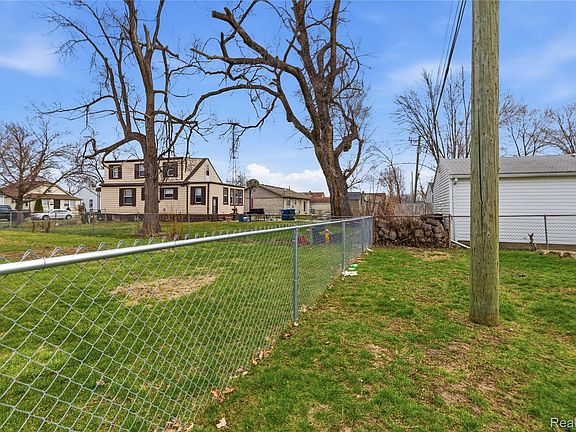 5th image of 1738 Garfield Ave