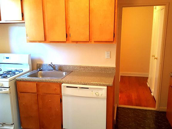 5th image of 6767 Burns St #4H