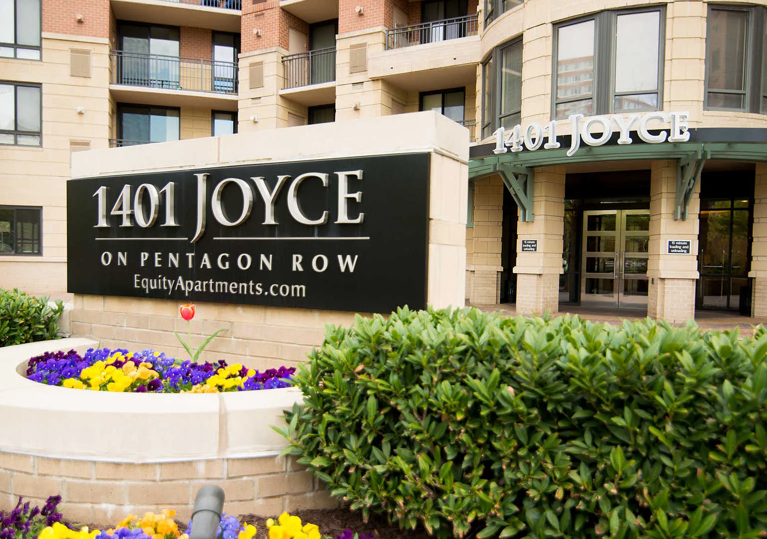 1401 Joyce on Pentagon Row — Photo 3