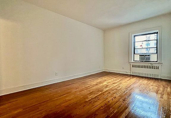 3rd image of 337 W 76th St APT 2E