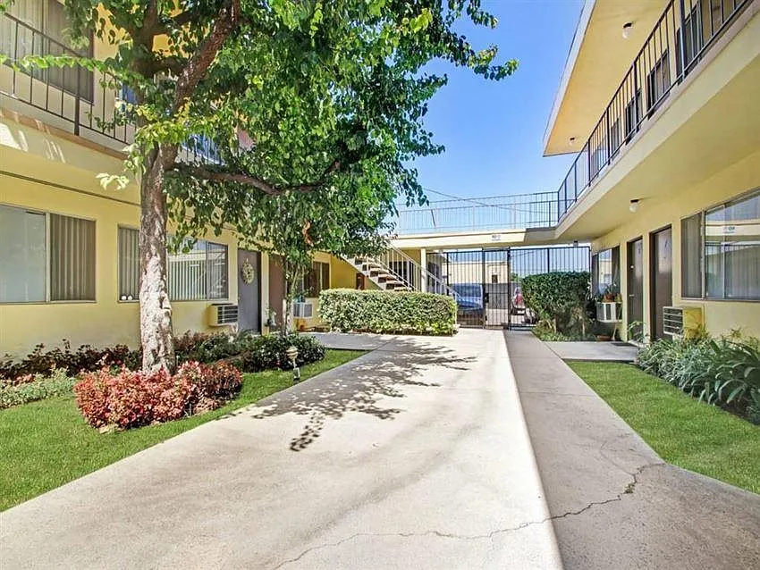 Studio, 453 sqft, $1,495 — Photo 3