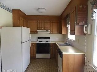 5912 Sprucepine Dr, Winston Salem, NC 27105