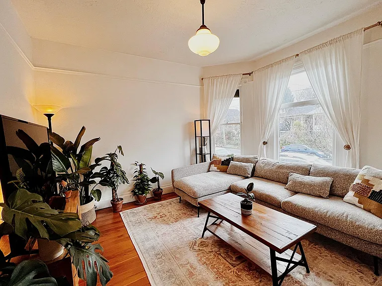 Living room (faces the street)