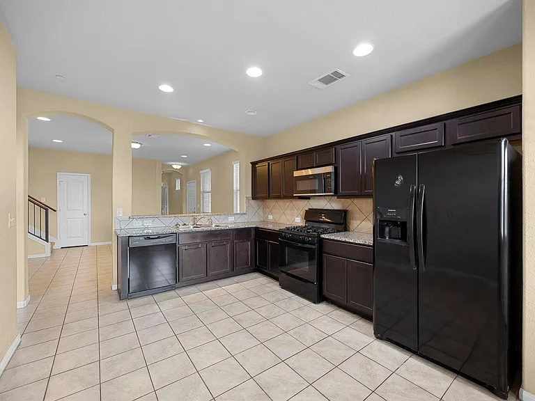2880 Donnell Dr #101 — Photo 10