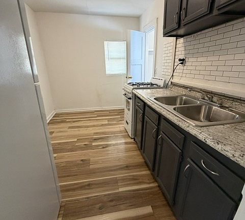 5th image of 2115 Rice Ave NW