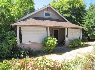 715 SW L St, Grants Pass, OR 97526