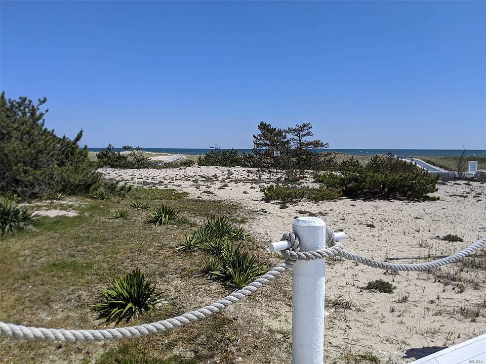2nd image of 231 Dune Rd #101