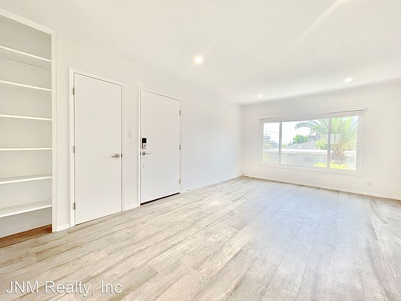 3rd image of 1676 Manning Ave