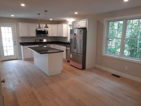 4th image of 123 Forest St