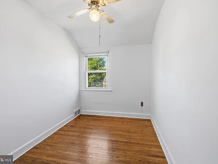 1108 Cobbs St — Photo 17