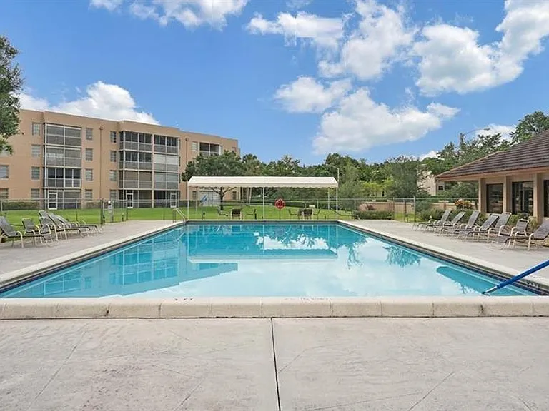 9501 Seagrape Dr #305 — Photo 34