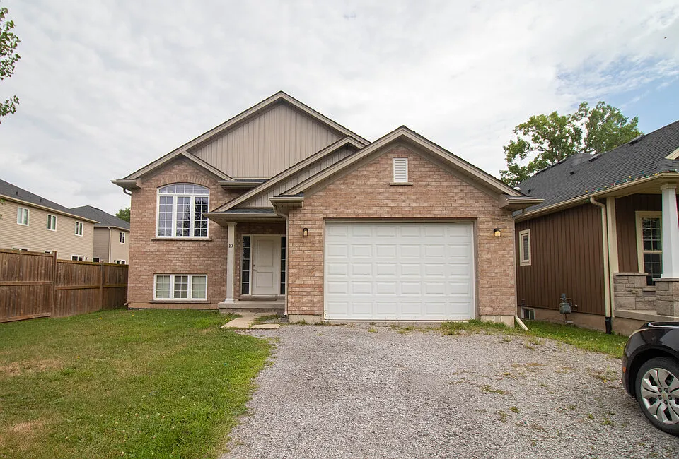 10 Trent Ave