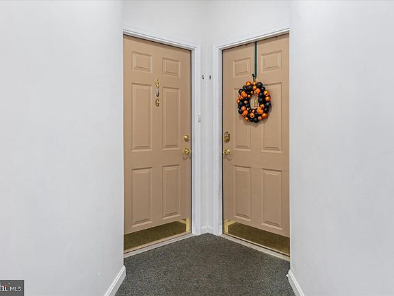 3rd image of 1307 Scottsdale Dr Unit 317