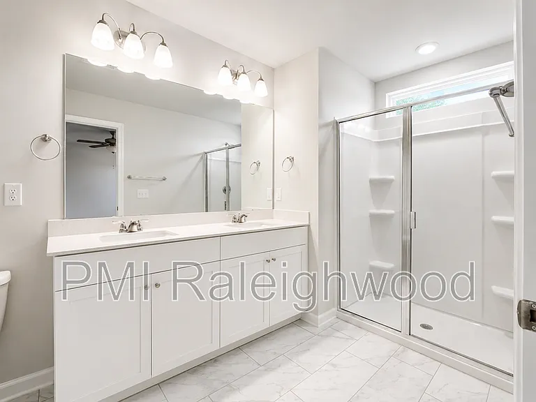 136 Kobus Ct — Photo 16
