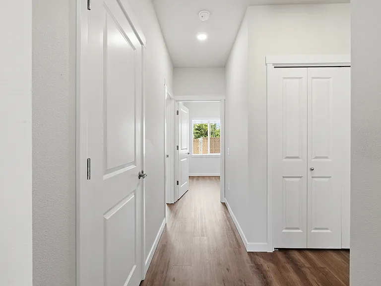 1425 Mildred Ln SE — Photo 5