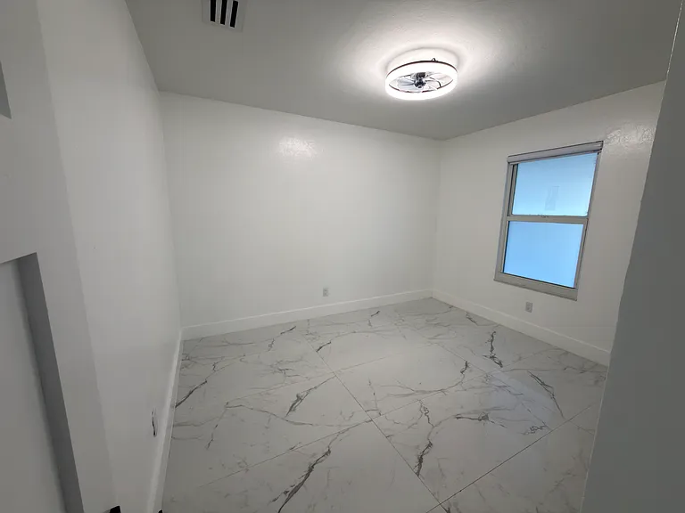 1209 NE 6th Ave — Photo 18