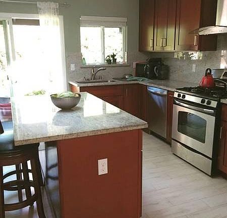 Kitchen w/ Island