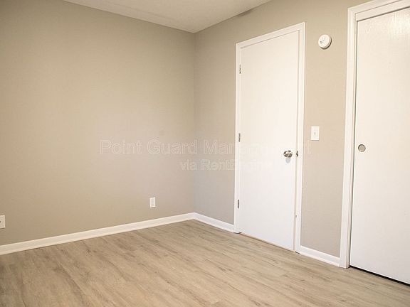 3rd image of 4206 Frances St #33