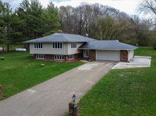 4260 Gotzion Rd, Deerfield, WI 53531