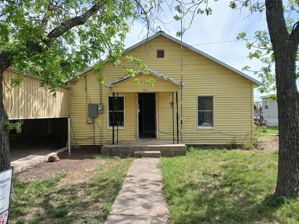 213 W 14th St, Coleman, TX 76834