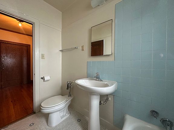 4th image of 1628 N Franklin Pl #20
