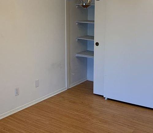 4th image of 5800 Owensmouth Ave APT 76